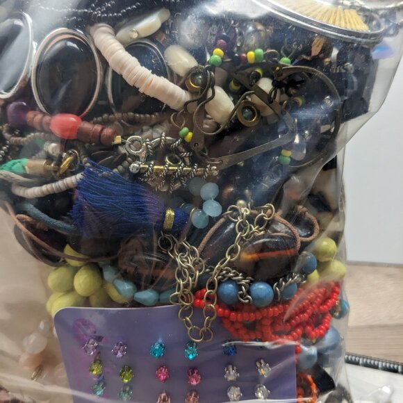 Jewelry Lot 4+ lbs 1148 Wearable Sellable Mystery Lot Free Shipping - Picture 6 of 7